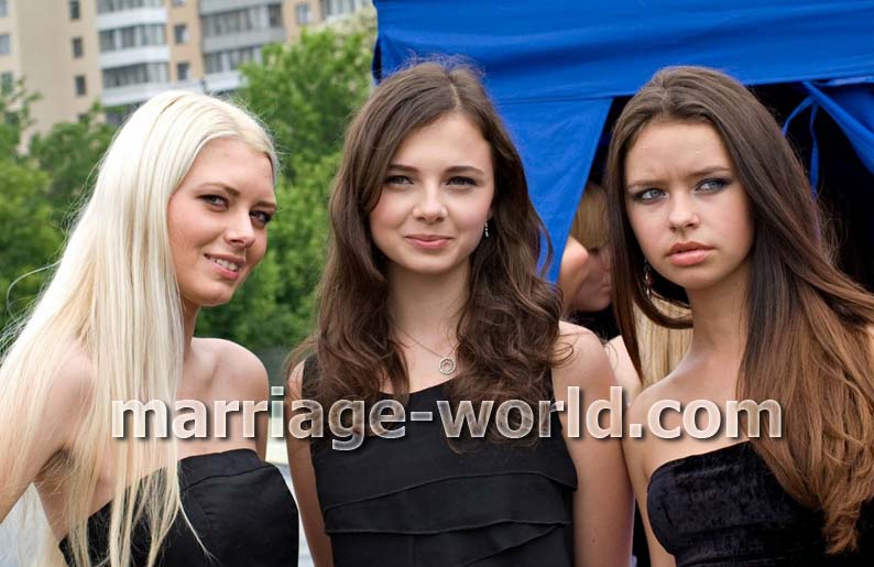 बेलारूस, यूक्रेनियन और रूसी महिला